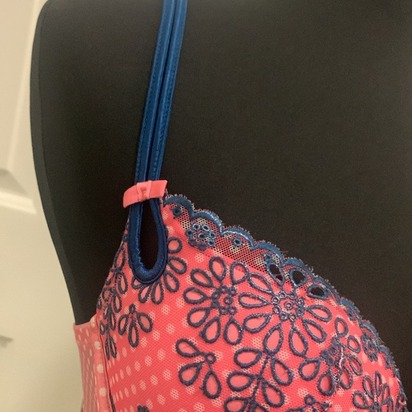 Victoria Secret Bra - Picture 3 of 6